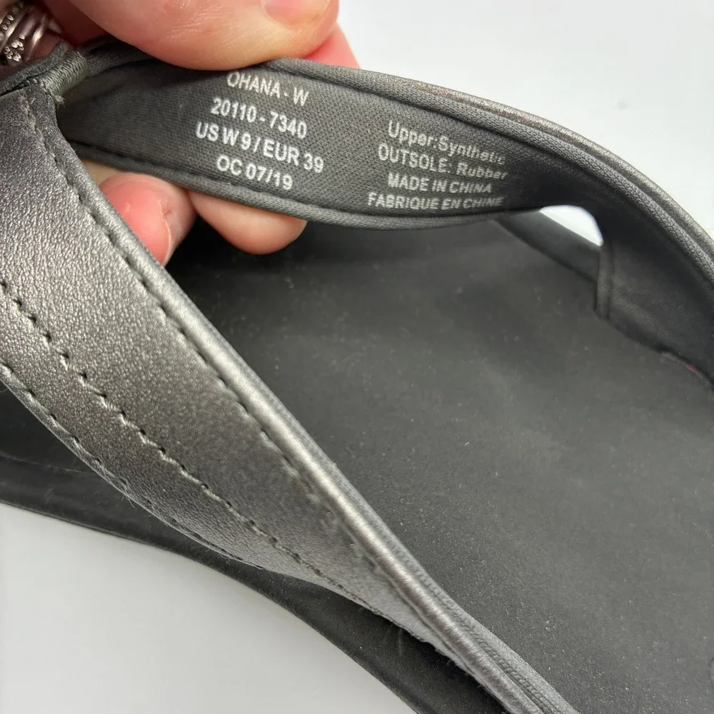 OluKai Ohana Flip Flop Sandals Women 9 EU 39Pewter Metallic Faux Leather Comfort